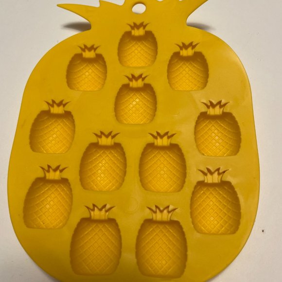 2 Pineapple Shaped Ice/Candy Mold,  Green & Yellow Mold, Spring Summer Cocktail - Picture 5 of 5